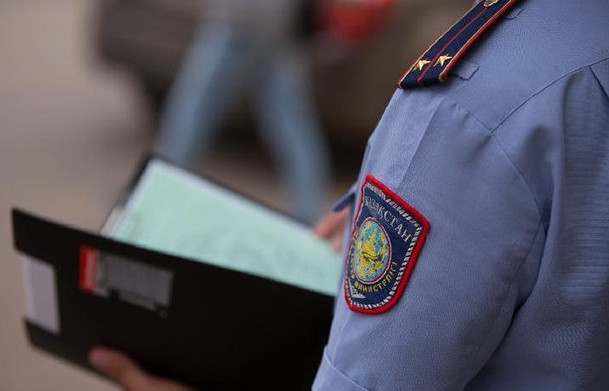 Әйелдің босануына көмектескен СҚО полициясының  қызметкері марапатталды