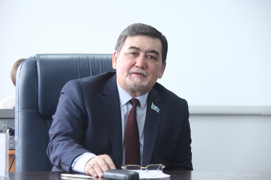 Қали Сәрсенбай «Ана тілі» газетінің бас редакторы болып тағайындалды