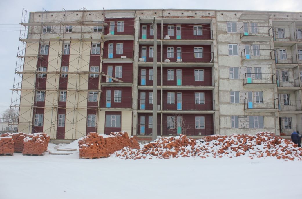 Ембі қаласында иесіз үйлер қайта жөнделіп, кезекте тұрғандарға беріледі