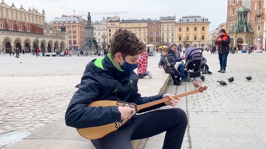 Домбыра шертетін шетелдік