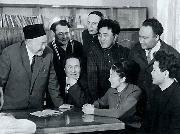 Жоқтаушысы жоқ жазушы