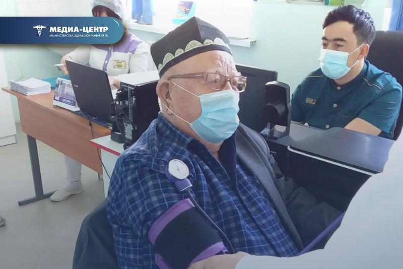 90 жастағы қария коронавирусқа қарсы вакцина алды