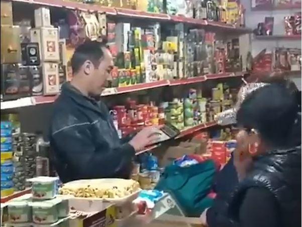 «Қызыл» аймақтағы Шымкентте демалыс күні базар жұмыс істеп тұрған