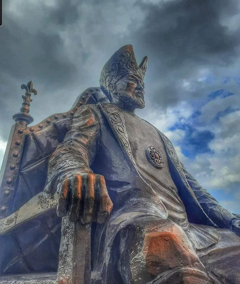 Кенесары мүсіні менмұндалады