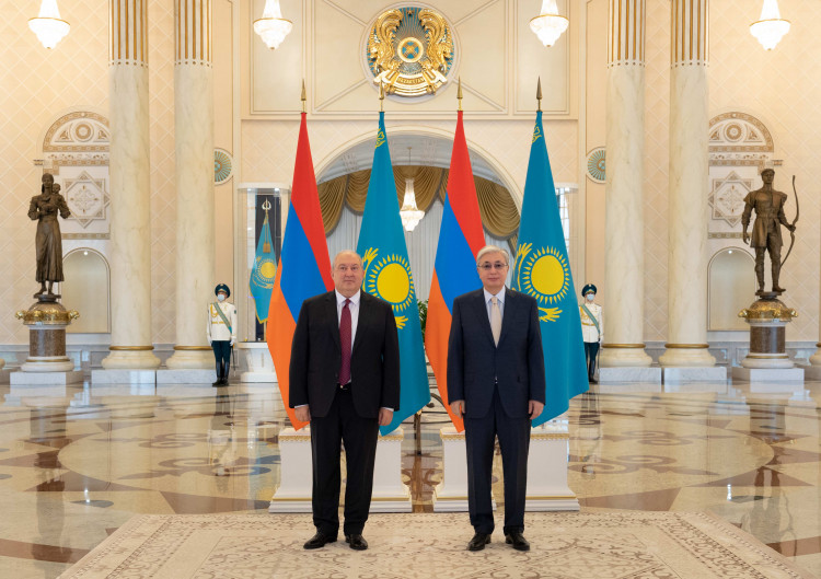 Қасым-Жомарт Тоқаев Армения президентімен кездесті