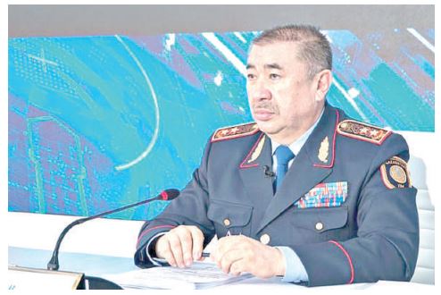 Полиция жұртқа жақындай түсті