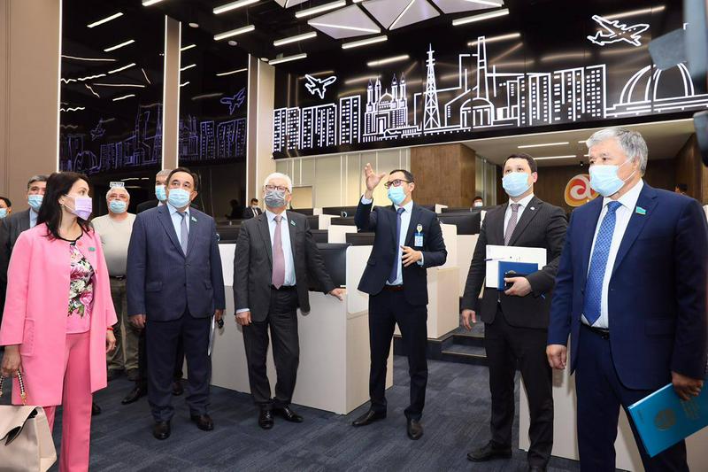 Депутаттар Ақтөбе облысында көшпелі отырыс өткізді