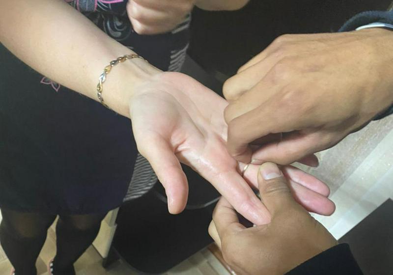 СҚО-да сақинасын шеше алмаған әйел құтқарушыларды шақырған