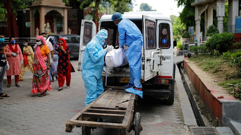 Коронавирус пандемиясы: Кей елде бәсеңдеп, кей елде үдеп тұр