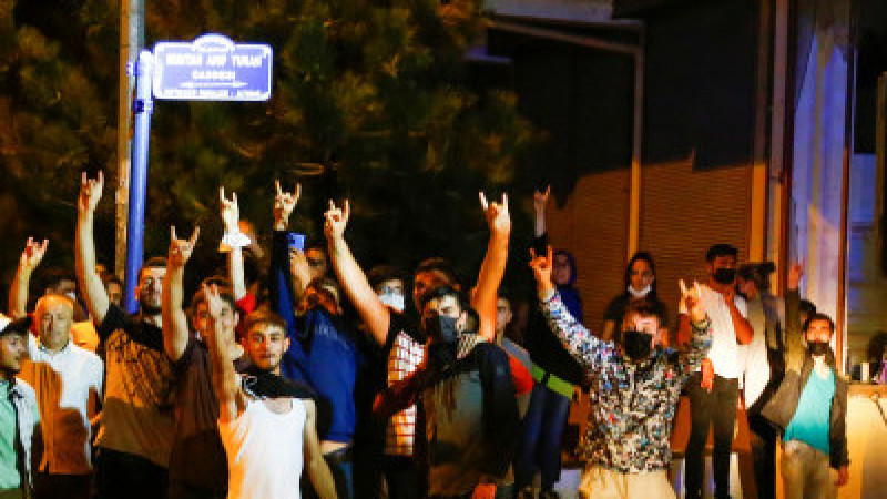 Түркияда босқындарды қабылдауға қарсы жұрт бүлік шығарды