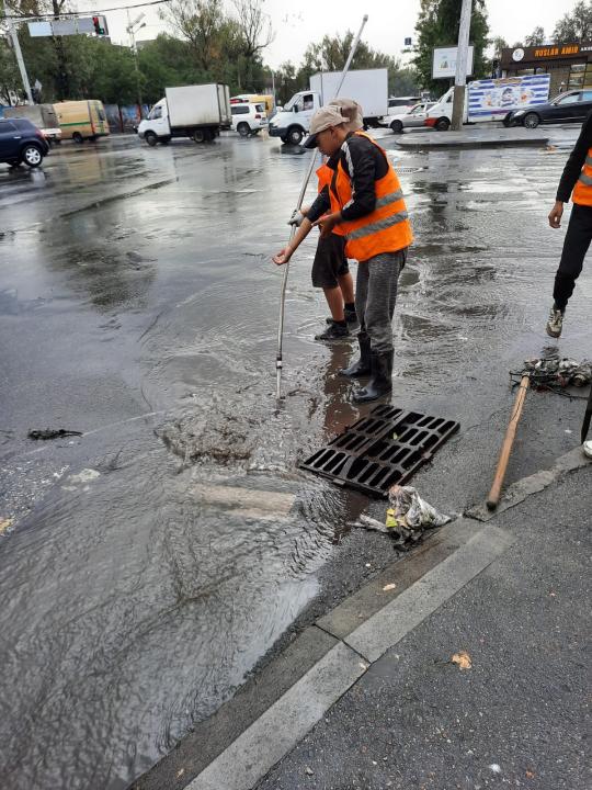 Алматы көшелерін су басты