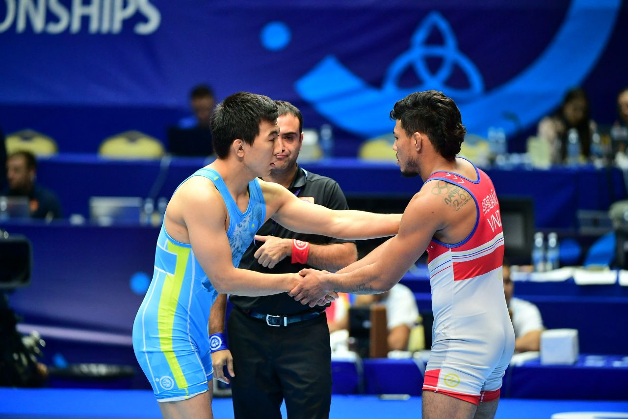 Күрестен әлем чемпионатына кімдер қатысады?