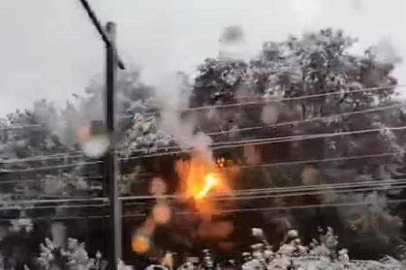 Алматыда теміржол бойындағы электр сымдары өртенді