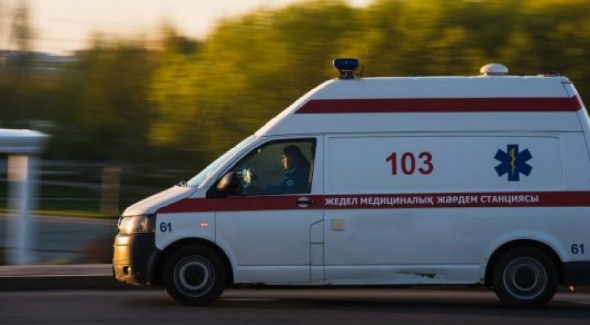 Алматы-Өскемен тас жолында жедел жәрдем көлігі жол апатына ұшырады