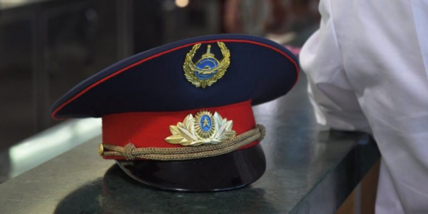 Алматыда мас жүргізуші полицейді қағып кетті