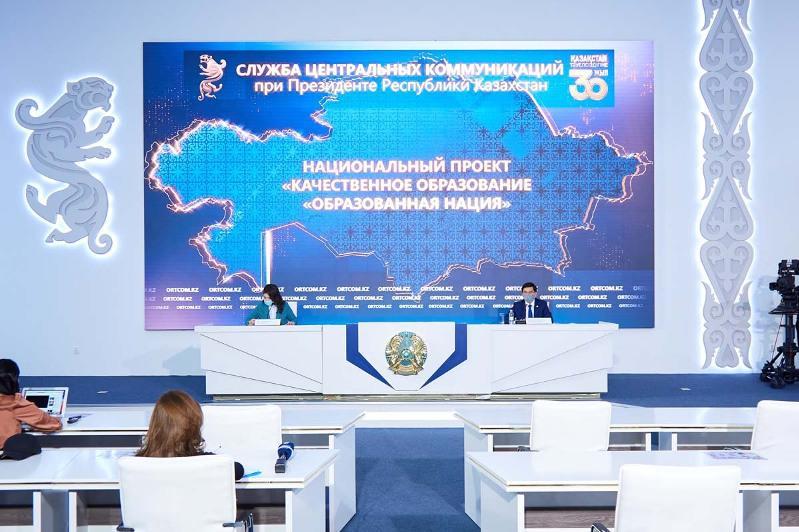 Оқушылардың маңдайына «дәптер» деп жазған мұғалімге қатысты министр пікір білдірді