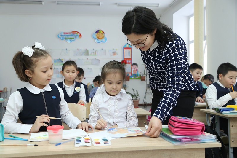 Мектепте жұмыс істейтін барлық қызметкердің жалақысы көтеріледі