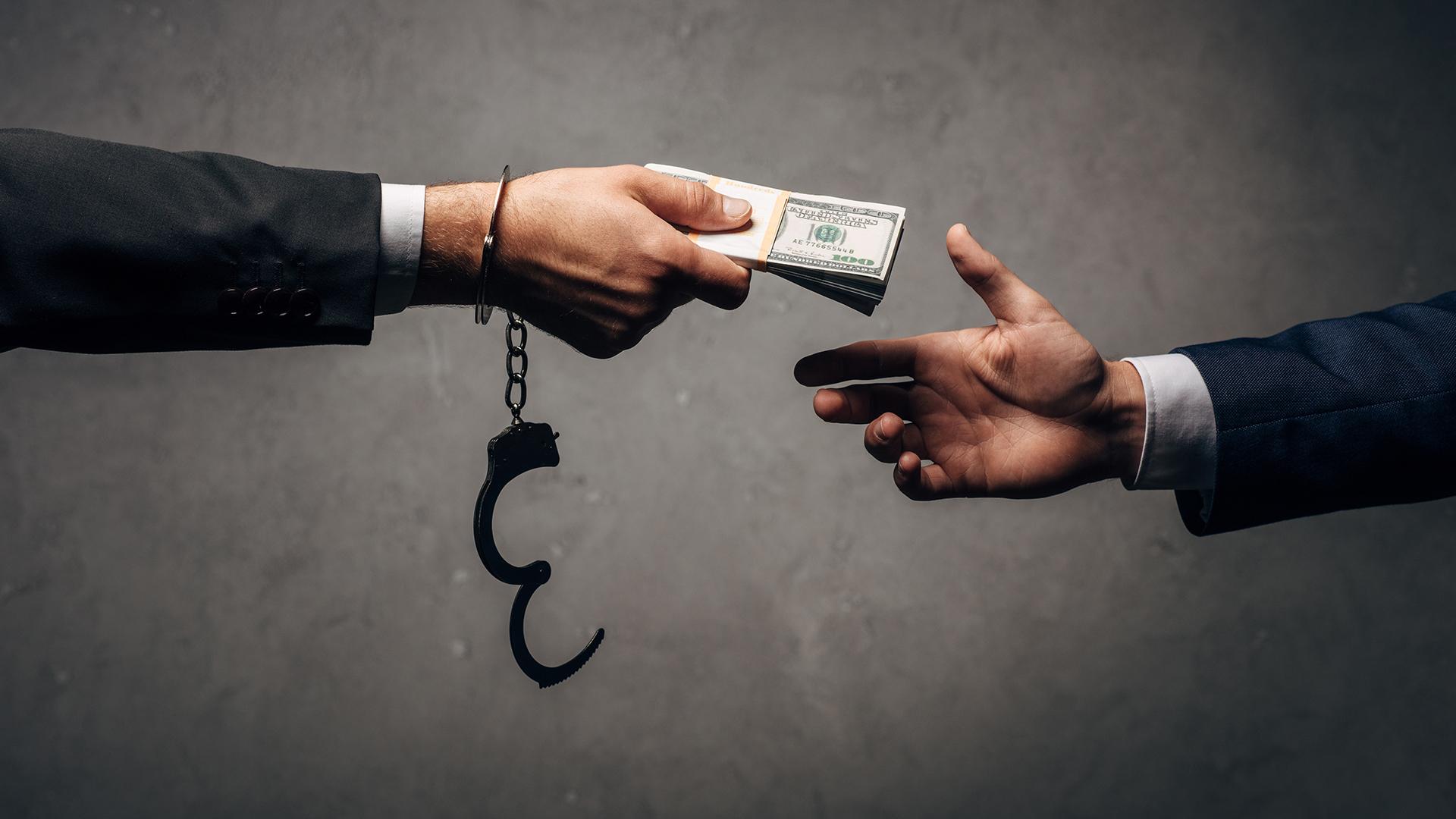 Сыбайлас жемқорлық туралы хабарлаған алты адам сыйақы алды