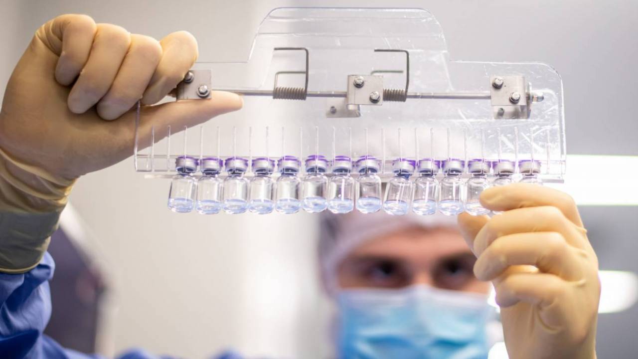 Ғалымдар вакцинаның үшінші дозасының тиімділігін дәлелдеді