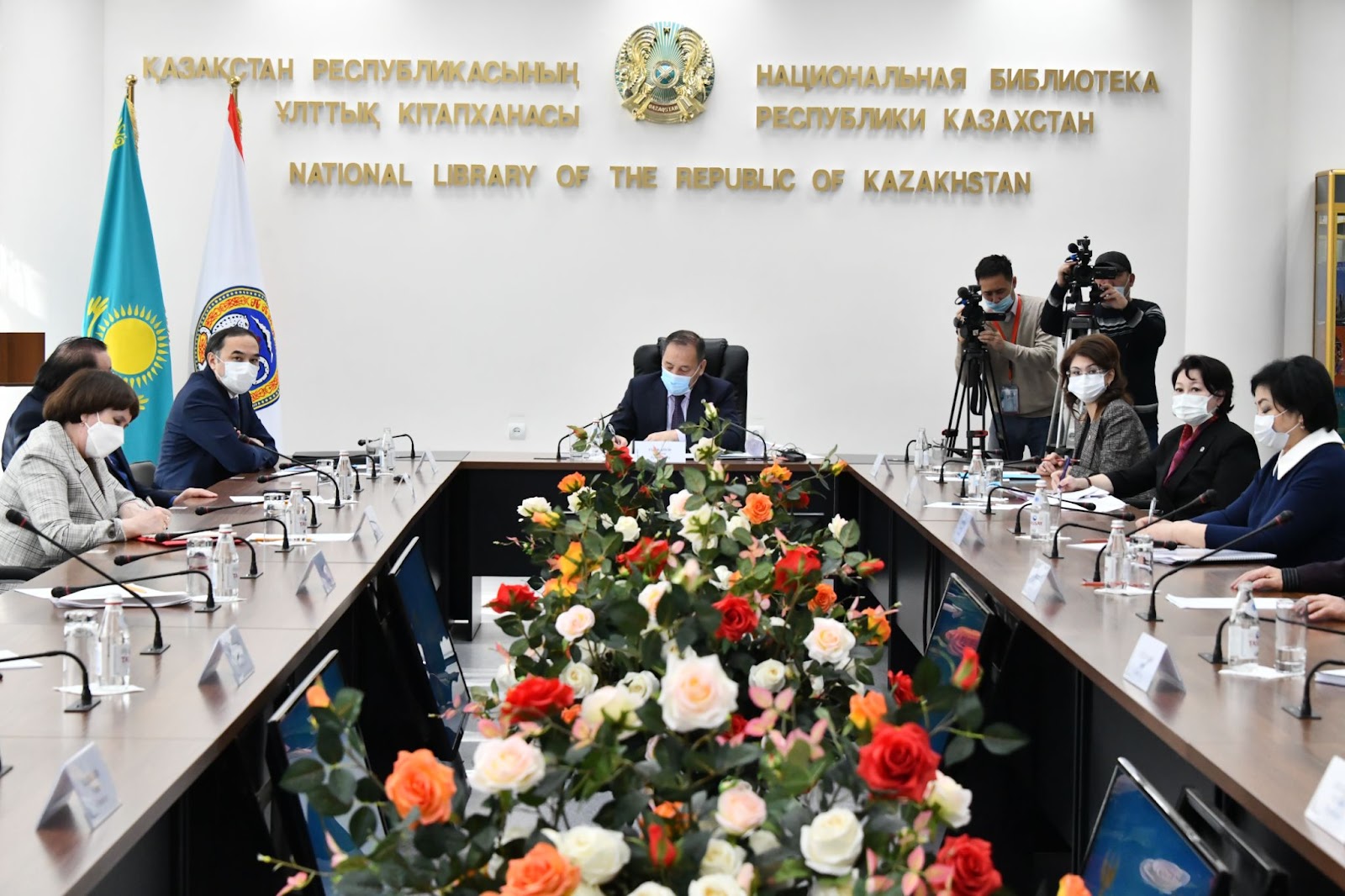 Ералы Тоғжанов Алматыда зиялы қауым өкілдерімен кездесті