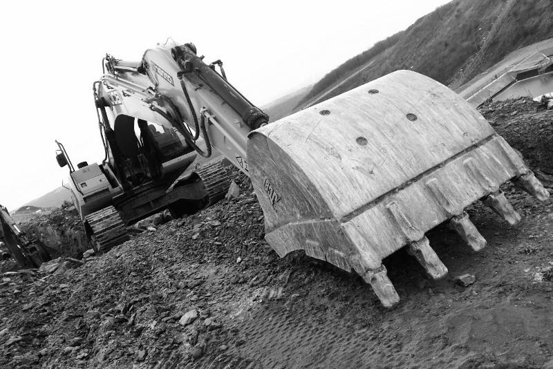 Ақмола облысында жұмысшы экскаватор шөмішінің астында қалып көз жұмды