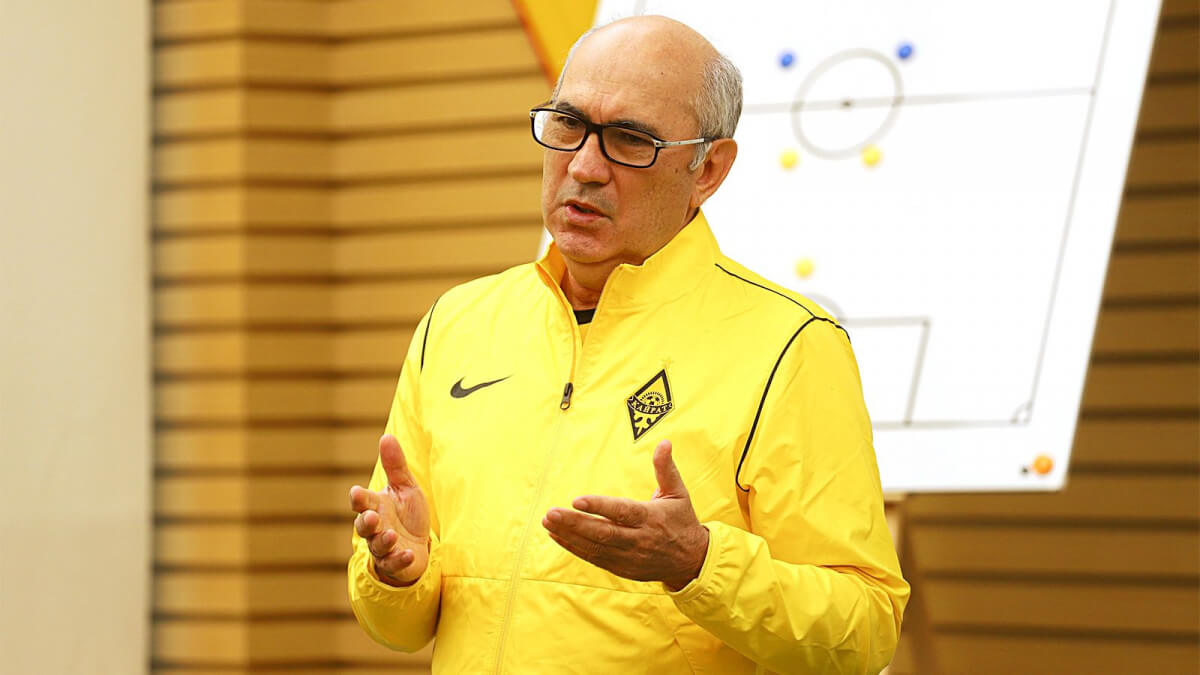 «Қайрат» бас бапкерінің жалақысына қатысты ресми мәлімдеме жасады