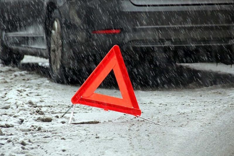 Ақтөбеде көлік аударылып, екі жолаушы ауруханаға түсті