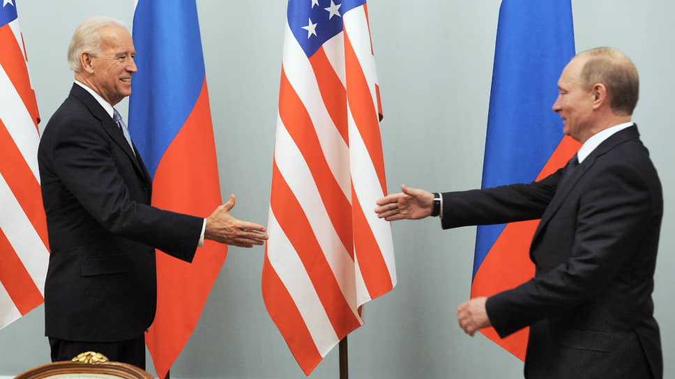 Байден мен Путин бейнебайланыс арқылы сөйлеседі