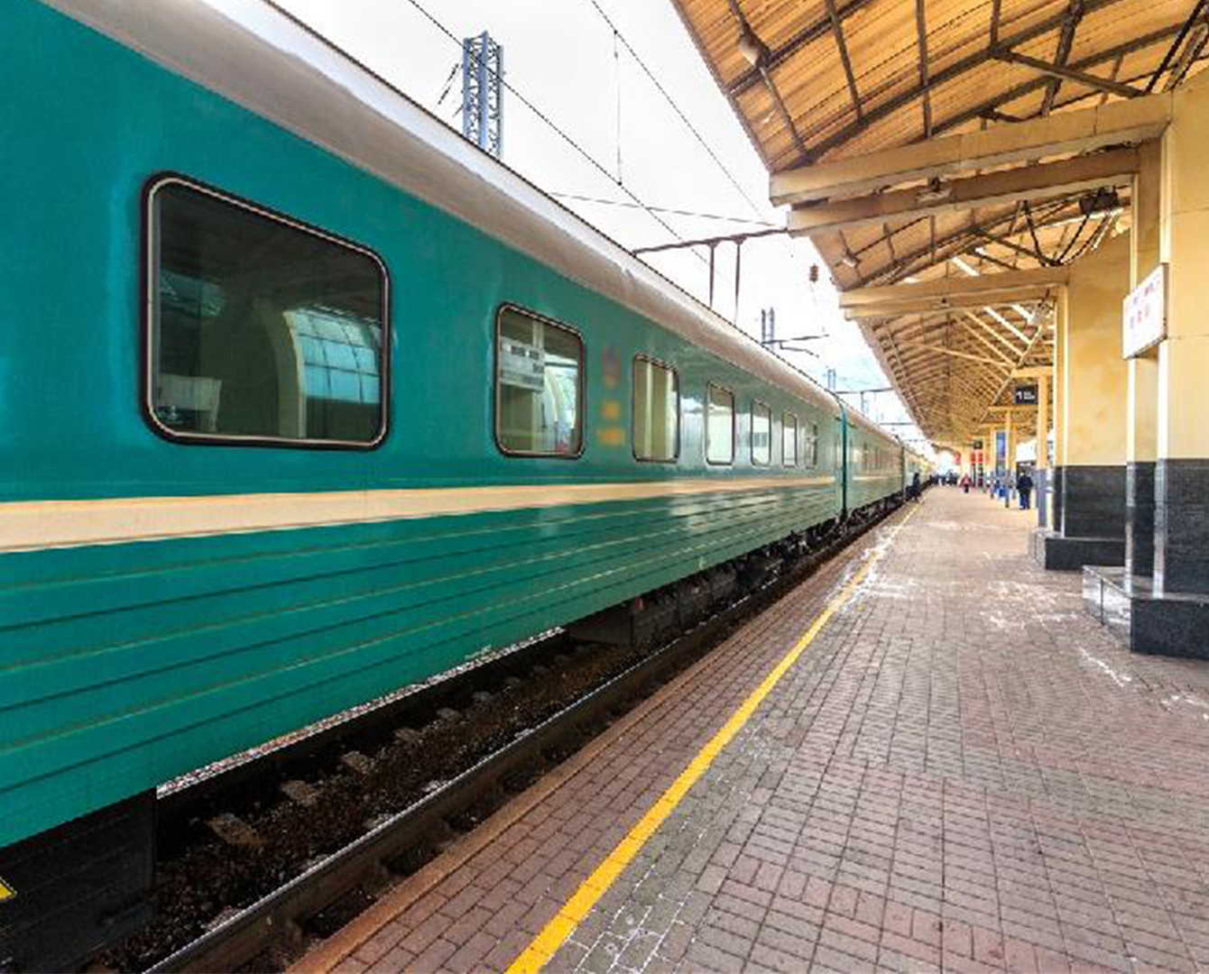 Елорда вокзалында жолсерік токқа түсіп мерт болды