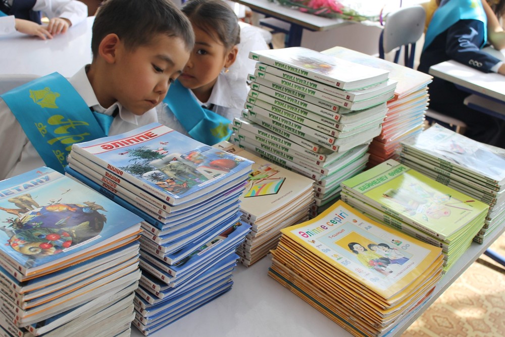 Мектеп оқулықтарының салмағына қатысты талаптар бекітілді