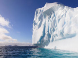 Антарктидада ең үлкен айсберг еріп жатыр