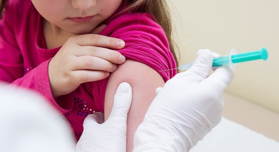 «Pfizer» вакцинасының І компонентін қанша жасөспірім алғаны белгілі болды