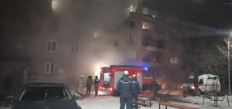 Өрт сөндірушілер бірнеше адамды аман алып қалды