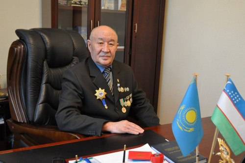 Ерен де кемел тұлға еді