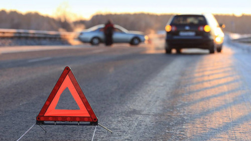 Полиция көлігі мен жеңіл көлік соқтығысынан 2 адам зардап шекті