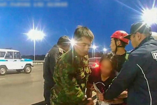 Полиция көпірден секірейін деп жатқан қызды құтқарып қалды