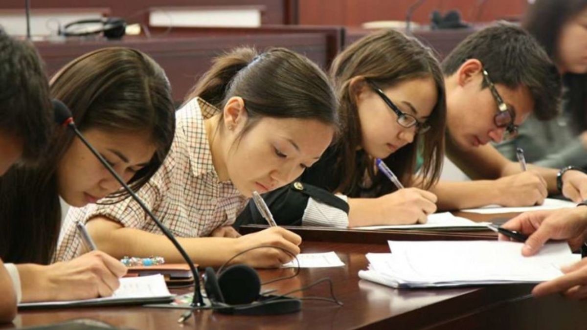 Студенттер шет қалмауы керек