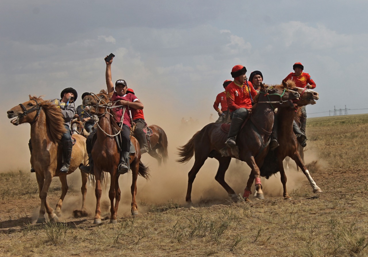 Сиыр қыз күйіндегі оргазм туралы бейне