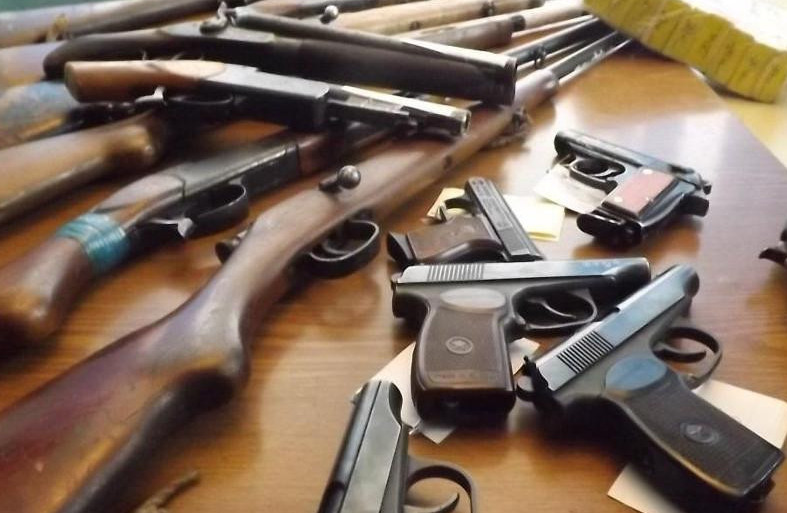 Алматыда жерге көмілген қару-жарақ пен оқ-дәрілер табылды