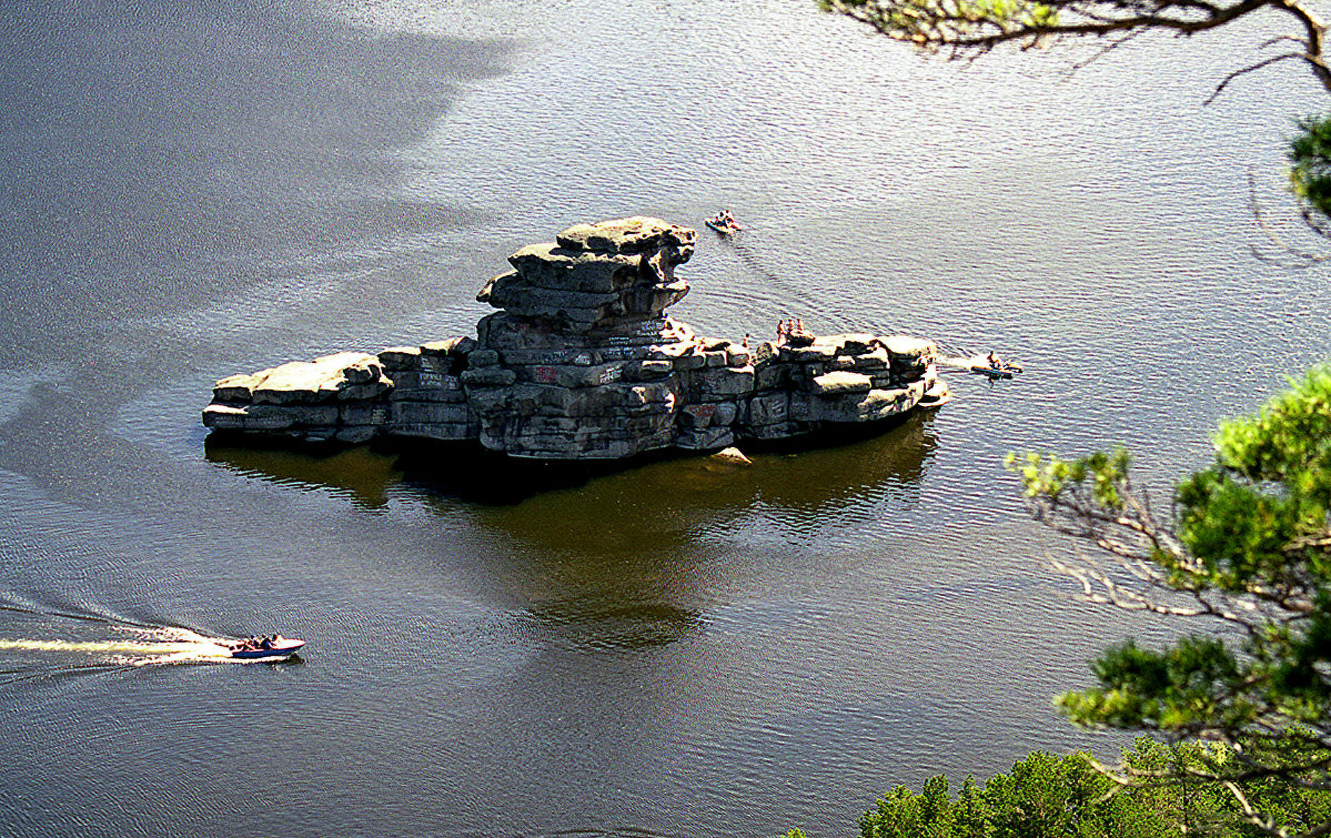 Ескі мен жаңа арасы