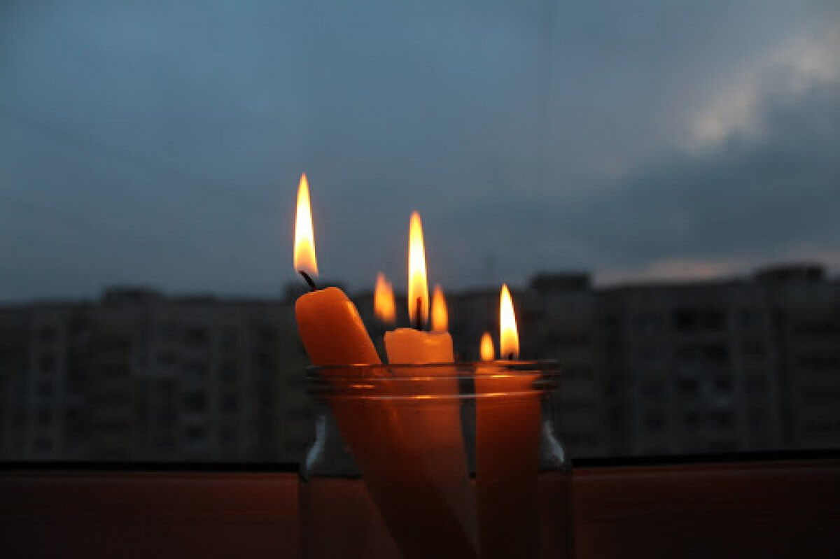 Облыс орталығында жарықсыз отыр