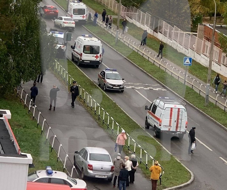 Ресейде белгісіз біреу мектепте атыс шығарды