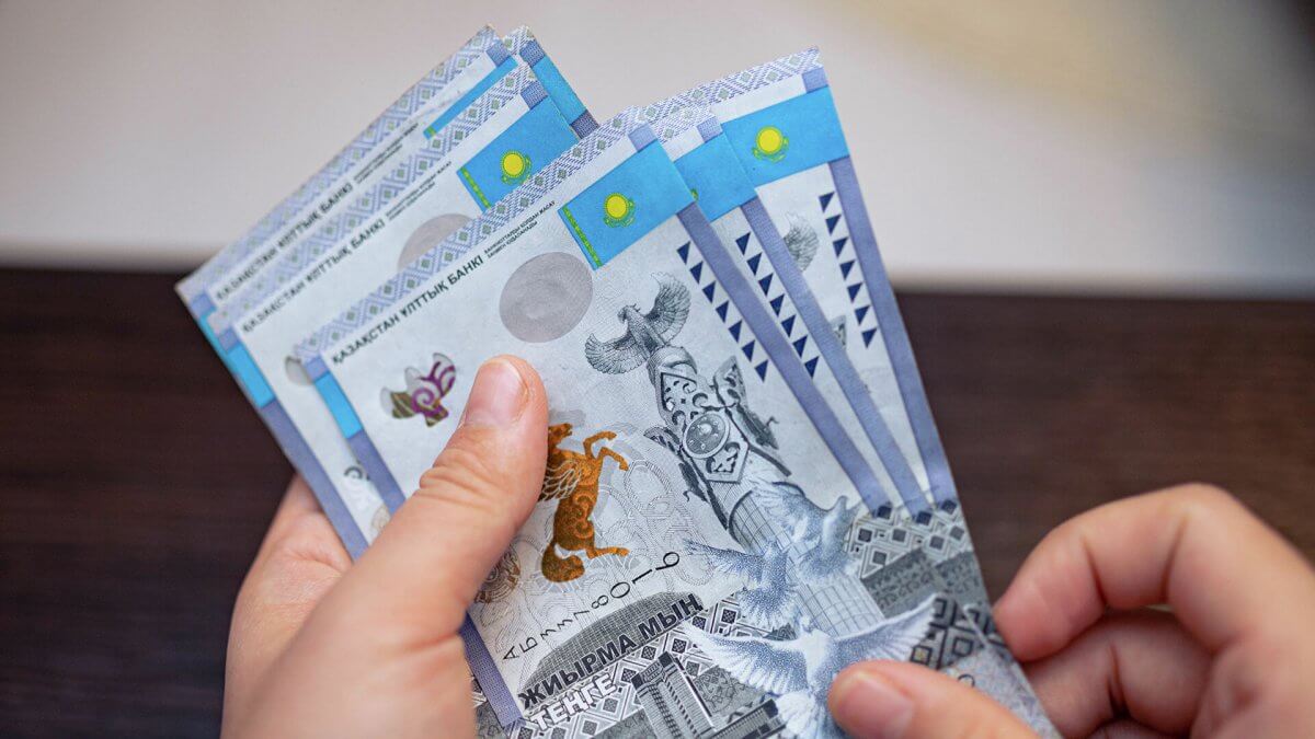Студенттің айлық табысы 1 миллион