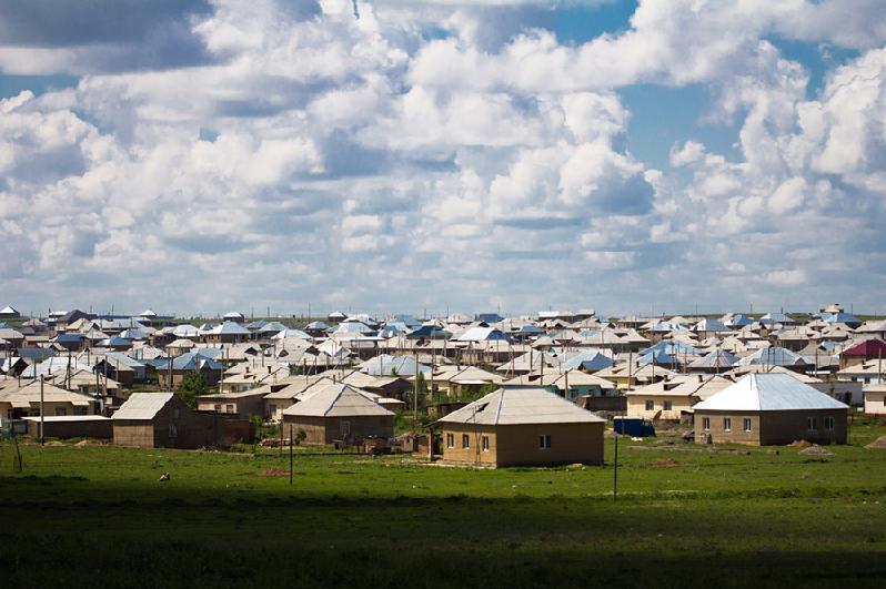 Ауыл түрлене түседі