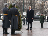 Президент «Белгісіз жауынгер бейіті» мемориалына гүл шоғын қойды