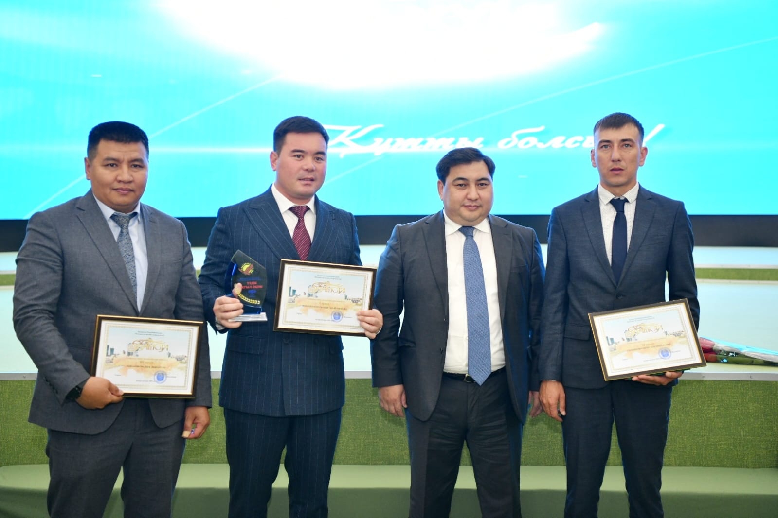 Үздік ауыл әкімдері марапатталды