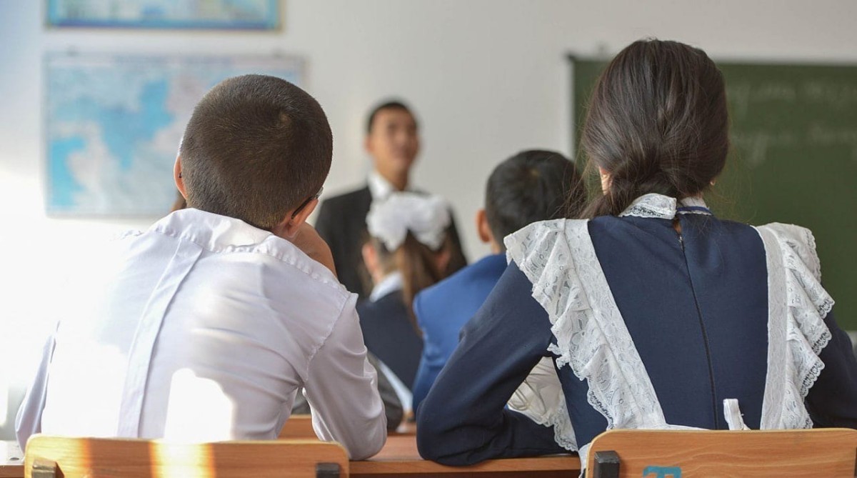 Мектеп оқушылары қазақ тілінен емтихан тапсырады