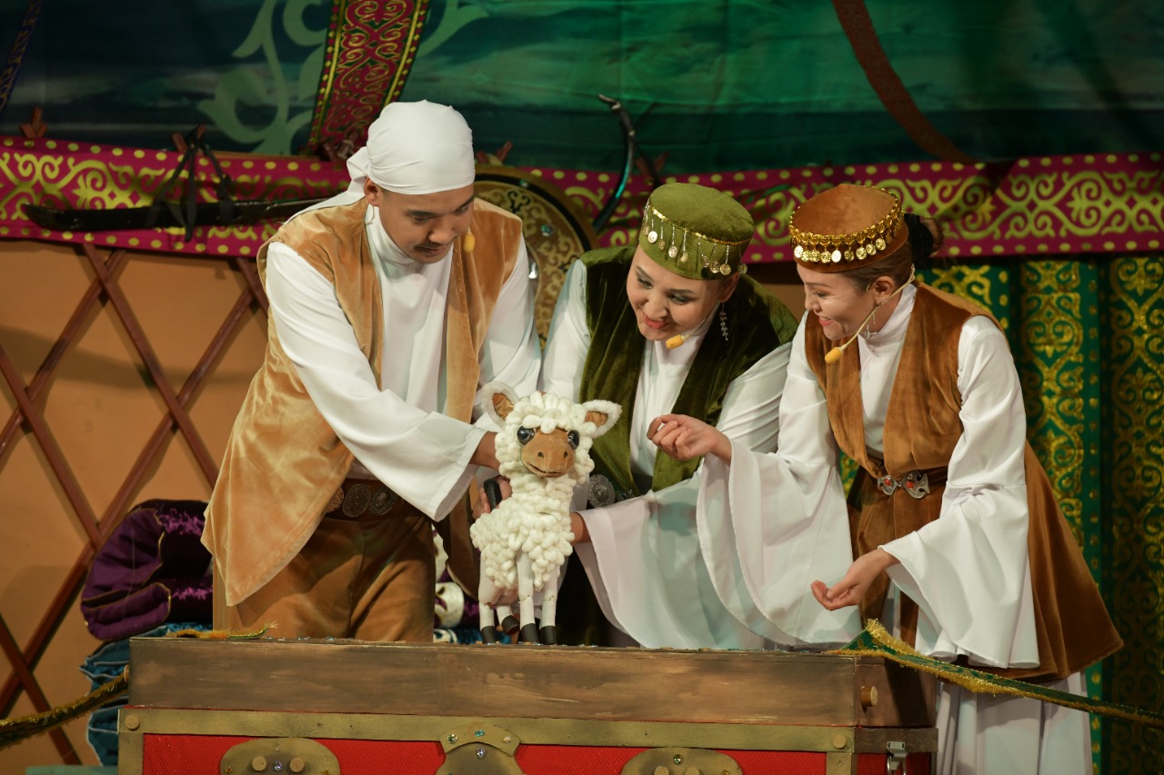 «Ұр, тоқпақ!» – қуыршақ театрында