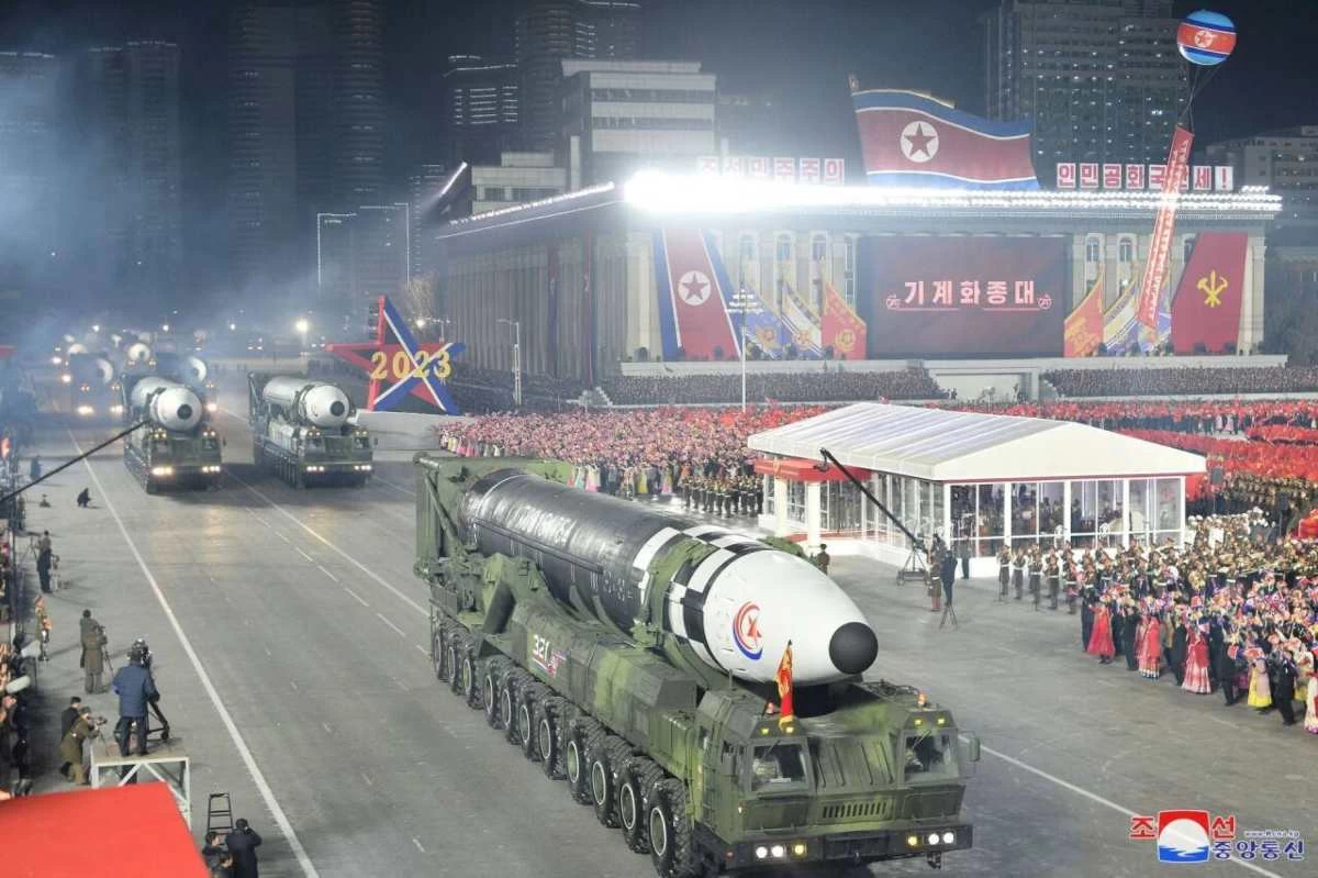 Солтүстік Корея өзінің ядролық қаруын көрсетті
