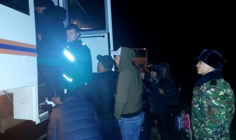 Жолда қалып қойған 60 Өзбекстан азаматы құтқарылды